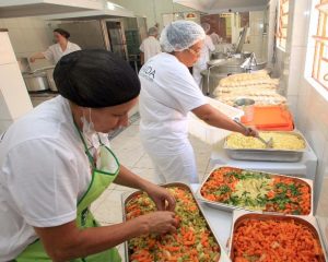 ATENDENTE DE RESTAURANTE, AJUDANTE DE COZINHA, LAVADOR DE PRATOS