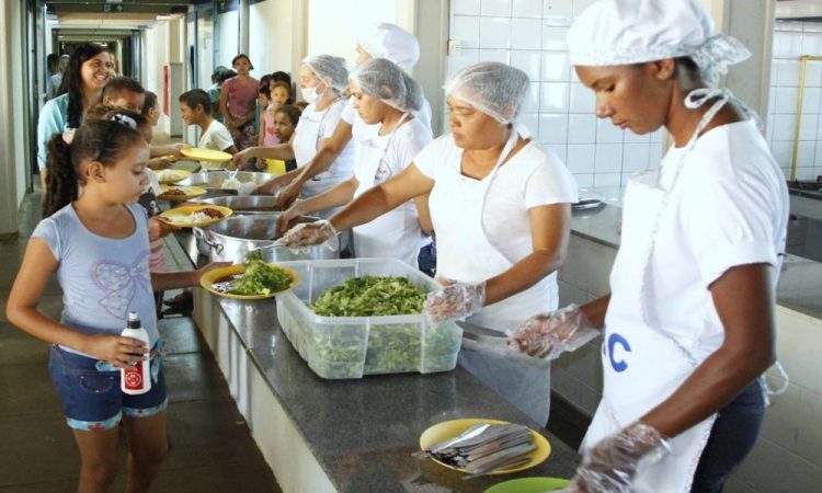 Auxiliar de cozinha - R$ 1.300,43 - 10 vagas - rio de janeiro - comparecer