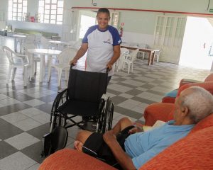 CUIDADORA DE IDOSOS, COPEIRO, AUXILIAR DE SERVIÇOS GERAIS