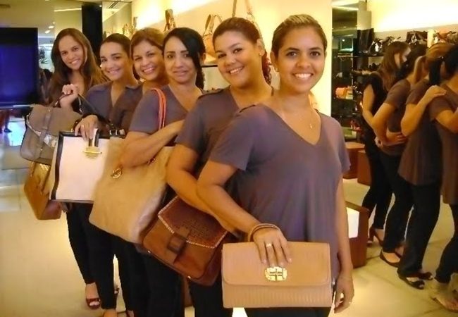 AREZZO VAGAS PARA VENDEDORES, OPERADORA DE CAIXA - SALARIO + BENEFICIOS - RIO DE JANEIRO