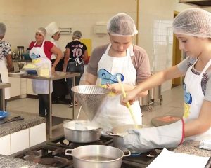 RESTAURANTE, CHOPERIA ESTÃO COM VAGAS ABERTAS P/ CAIXA, AJUDANTE DE COZINHA, RECEPCIONISTA, GARÇOM, BARMAN, ARRUMADEIRA - COM E SEM EXPERIENCIA