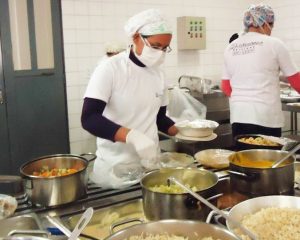 AUXILIAR DE COZINHA, COPEIRA, AUXILIAR DE SERVIÇOS GERAIS (LIMPEZA) - R$ 1.194,00 - COM E SEM EXPERIENCIA - RIO DE JANEIRO