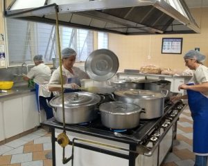 Auxiliar de Cozinha – R$ 1.059,00 – Self service – Penha – Ligue e agende sua Entrevista