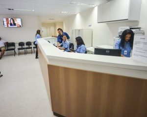 Recepcionista Hospitalar - R$ 1.317,00 - rio de janeiro