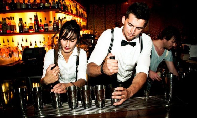 Ajudante de Bar - Preparo de bebidas - Rio de Janeiro 