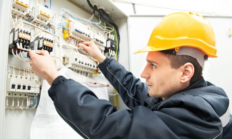 Eletricista - Conhecimento em manutenções - Rio de Janeiro 