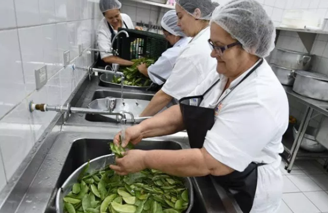 Auxiliar de Cozinha - R$ 1.200,00 - Rio de Janeiro 