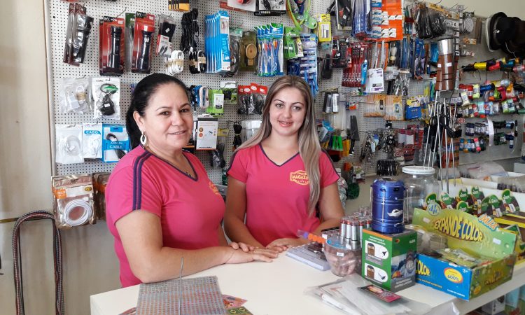 Auxiliar de Loja - Organização das roupas no estoque - Rio de Janeiro 