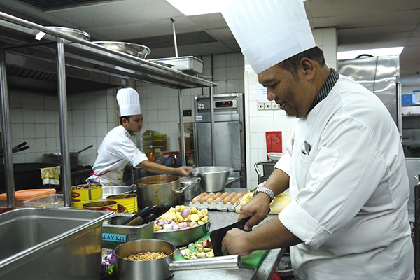 Ajudante de Cozinha - R$ 1.600,00 - Rio de Janeiro 