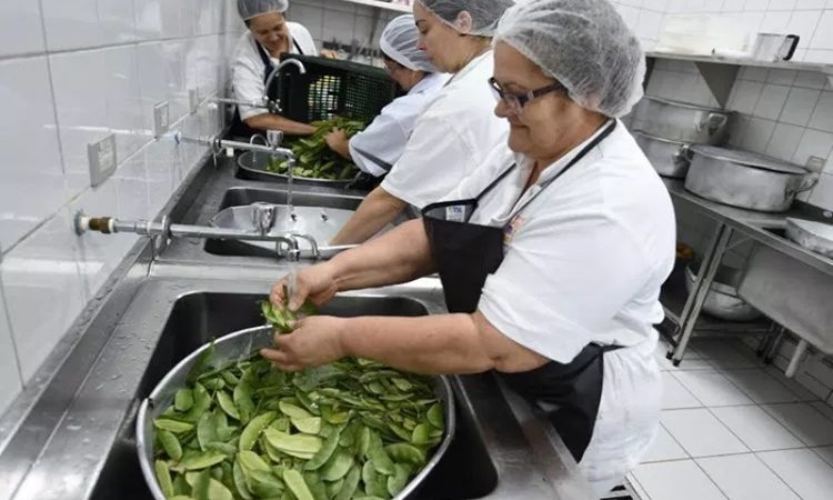 Auxiliar de Cozinha - R$ 1.200,00 - Rio de Janeiro 