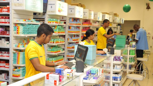 Atendente de Medicamentos - R$ 1.250,00 - Rio de Janeiro