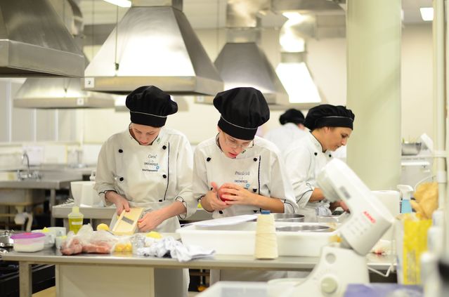 Auxiliar de Cozinha - Ajudar o cozinheiro nas atividades - Rio de Janeiro