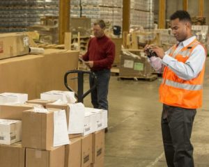 Auxiliar de Estoque - Conferir e guardar mercadorias - Rio de Janeiro 