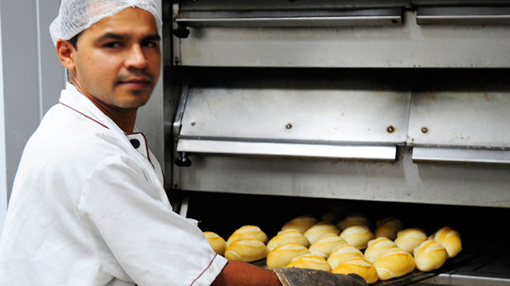 Padeiro - Preparar a massa dos pães - Rio de Janeiro 