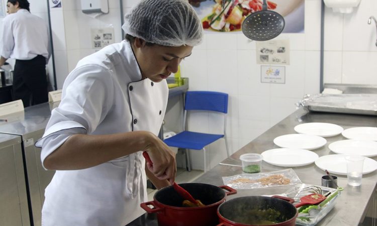 Cozinheiro - Efetuar o preparo das refeições - Rio de Janeiro 