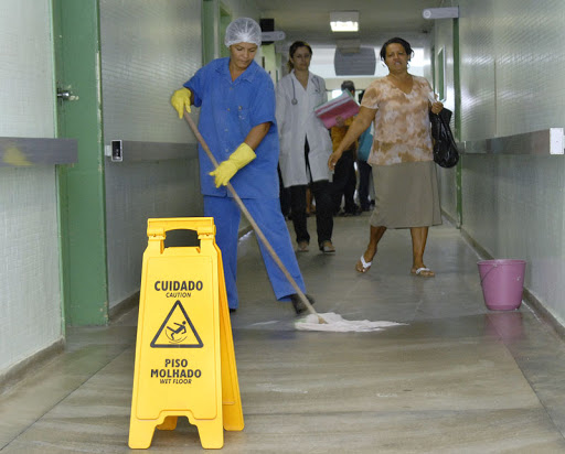 Auxiliar de Serviços Gerais - Atuar na limpeza do local - Rio de Janeiro 