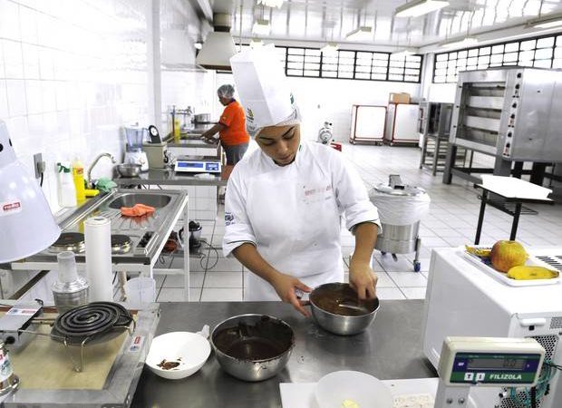 Cozinheiro, Instalador Insulfilm - R$ 1.497,00 - Conhecimentos em pratos diversos, preparar cardápios - Rio de Janeiro 