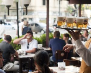 Garçom - Servir comidas e bebidas - Rio de Janeiro 