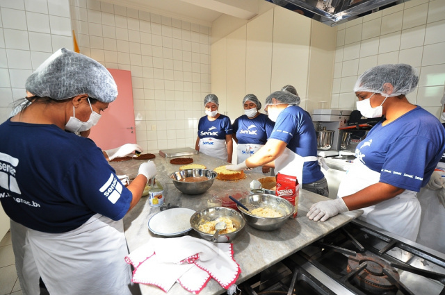 Auxiliar de Cozinha, Auxiliar de Jardineiro - R$ 1.260,00 - Conhecimentos no preparo de alimentos diversos, ser proativo - Rio de Janeiro 