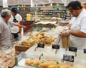 Carregador de Laticínios, Auxiliar de Cozinha - R$ 1.282,00 - Conhecer produtos de laticínios, trabalhar em equipe - Rio de Janeiro 