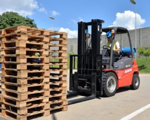 Auxiliar de Licitação, Operador de Empilhadeira - R$ 1.500,00 - Ter conhecimentos em informática, ser dinâmica - Rio de Janeiro 