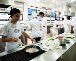 Auxiliar de Serviços Gerais, Operador de Cozinha - R$ 1.250,18 - Ter bom relacionamento interpessoal, auxiliar no preparo de alimentos - Rio de Janeiro 