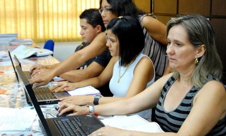 Gerente de Atendimento, Instrutor de Informática - R$ 2.600,00 - Liderar equipes, ter disponibilidade de horário - Rio de Janeiro 