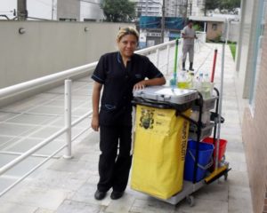 Auxiliar de Serviços Gerais, Fiscal de Salão - R$ 1.234,00 - Ter proatividade, atuar na limpeza do local - Rio de Janeiro 