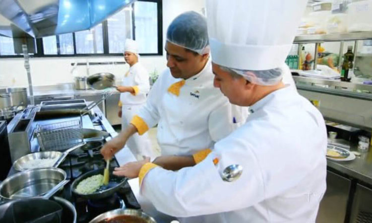 Cozinheiro, Operador de Telemarketing - R$ 1.683,71 - Conhecimentos em pratos diversos, liderar equipes - Rio de Janeiro 