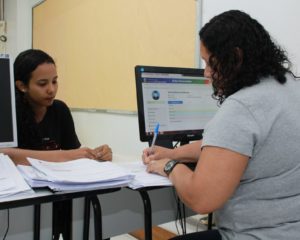 Garçom, Auxiliar de Escrita - R$ 1.600,00 - Efetuar atendimento ao cliente, ter boa fluência escrita - Rio de Janeiro