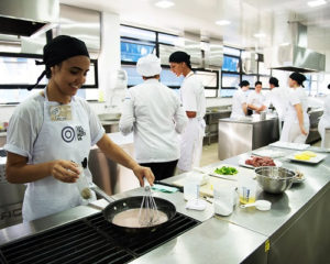 Cozinheiro, Recepcionista - R$ 1.400,00 - Atuar no preparo de pratos, ter bom relacionamento interpessoal - Rio de Janeiro 