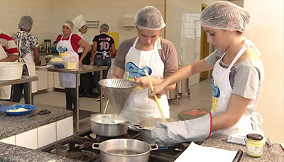 Ajudante de Cozinha, Operador de Telemarketing - R$ 1.130,00 - Atuar no preparo de alimentos, realizar atendimento telefônico - Rio de Janeiro 