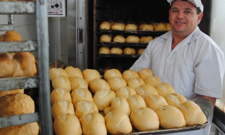 Padeiro, Auxiliar de Produção - R$ 1.200,00 - Ter agilidade, atuar na produção de pães - Rio de Janeiro 