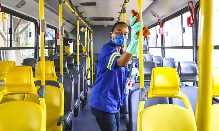 Servente para Limpeza de Ônibus, auxiliar de cozinha, caixa de loja - R$ 1.136,00 - com e sem experiencia - Rio de janeiro 