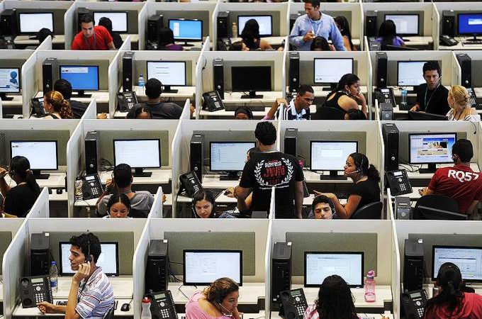 Call Center, Eletrotécnico - R$ 2.400,00 - Atender chamadas telefônicas, ter boa comunicação - Rio de Janeiro