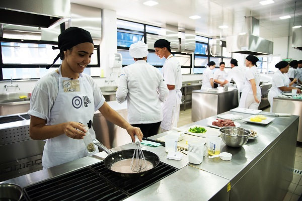 Cozinheiro, Auxiliar de Escrita - R$ 1.700,00 - Preparo de cardápios, conhecimento em pratos diversos - Rio de Janeiro 