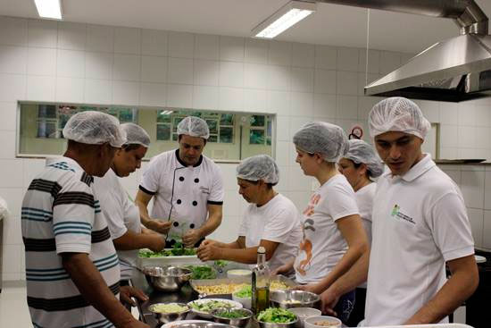 Arrumadeira, Cozinheiro - R$ 1.600,00 - Ser comunicativo, atuar na arrumação do hotel - Rio de Janeiro 