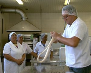 Padeiro, Auxiliar de Cozinha - R$ 1.483,41 - Ajudar no preparo de massas, conhecimentos em receitas - Rio de Janeiro 