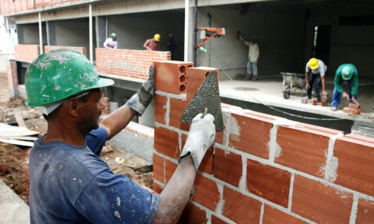 Pedreiro, Assistência de Condomínio - R$ 1.500,00 - Ter bom trabalho em equipe, lidar com rotinas de obras - Rio de Janeiro 