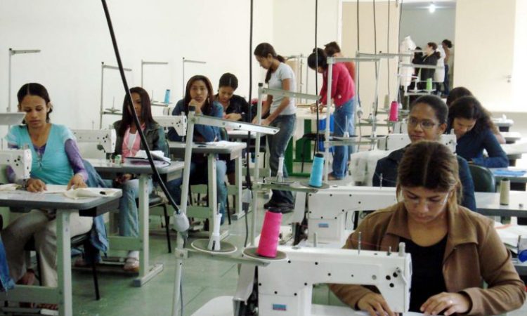 Cortador de Roupa, Costureira - R$ 1.400,00 - Conhecimentos em tecidos diversos, ser atencioso - Rio de Janeiro 