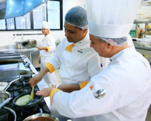 Cozinheiro, Auxiliar de Sistema - R$ 1.300,00 - Organização do cardápio, ter proatividade - Rio de Janeiro 