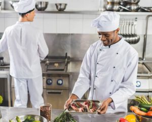 Cozinheiro, Auxiliar de Limpeza - R$ 1.190,00 - Ter disponibilidade de horário, liderar equipes - Rio de Janeiro 