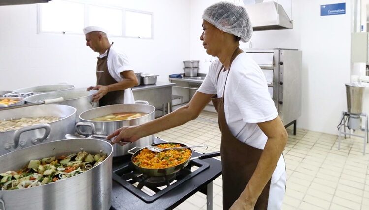 Ajudante de cozinha, serviços gerais, jovem aprendiz, balconista, costureira - Escola - Rio de Janeiro